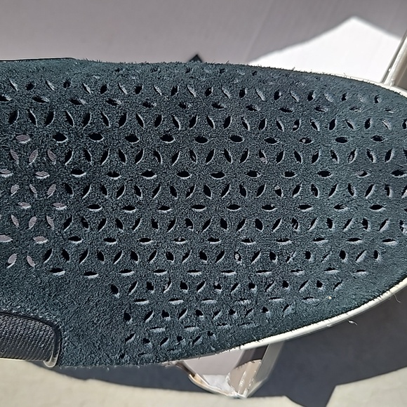 VIONIC shoes - Picture 3 of 4